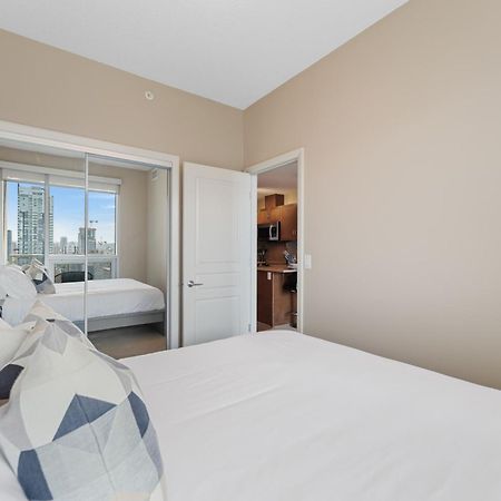 Heart Of Downtown Calgary Spacious Luxury Condo With Stunning Views And Premium Amenities Exterior foto