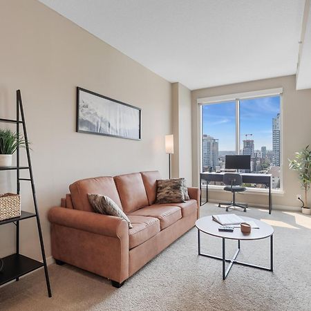 Heart Of Downtown Calgary Spacious Luxury Condo With Stunning Views And Premium Amenities Exterior foto