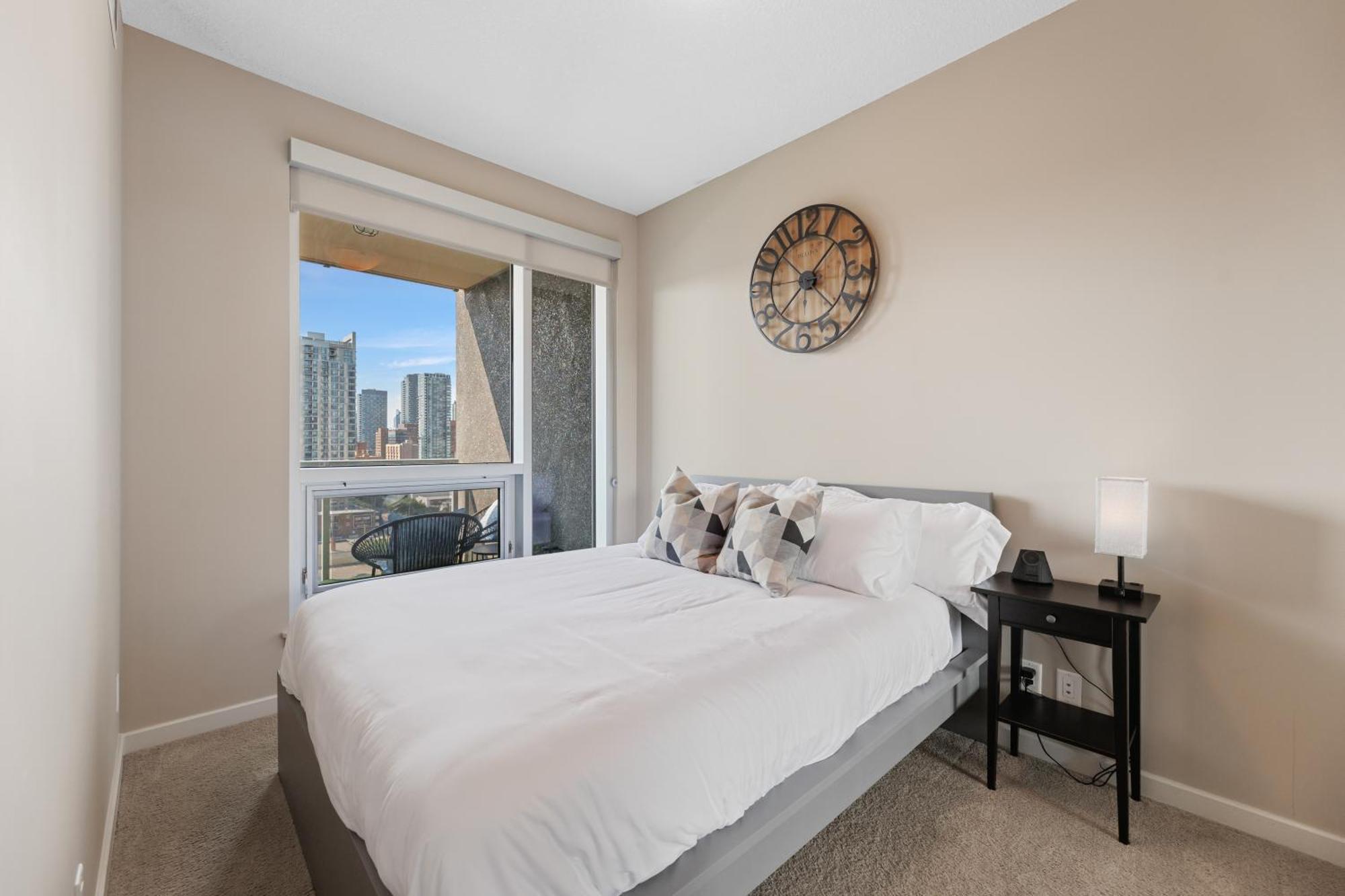 Heart Of Downtown Calgary Spacious Luxury Condo With Stunning Views And Premium Amenities Exterior foto