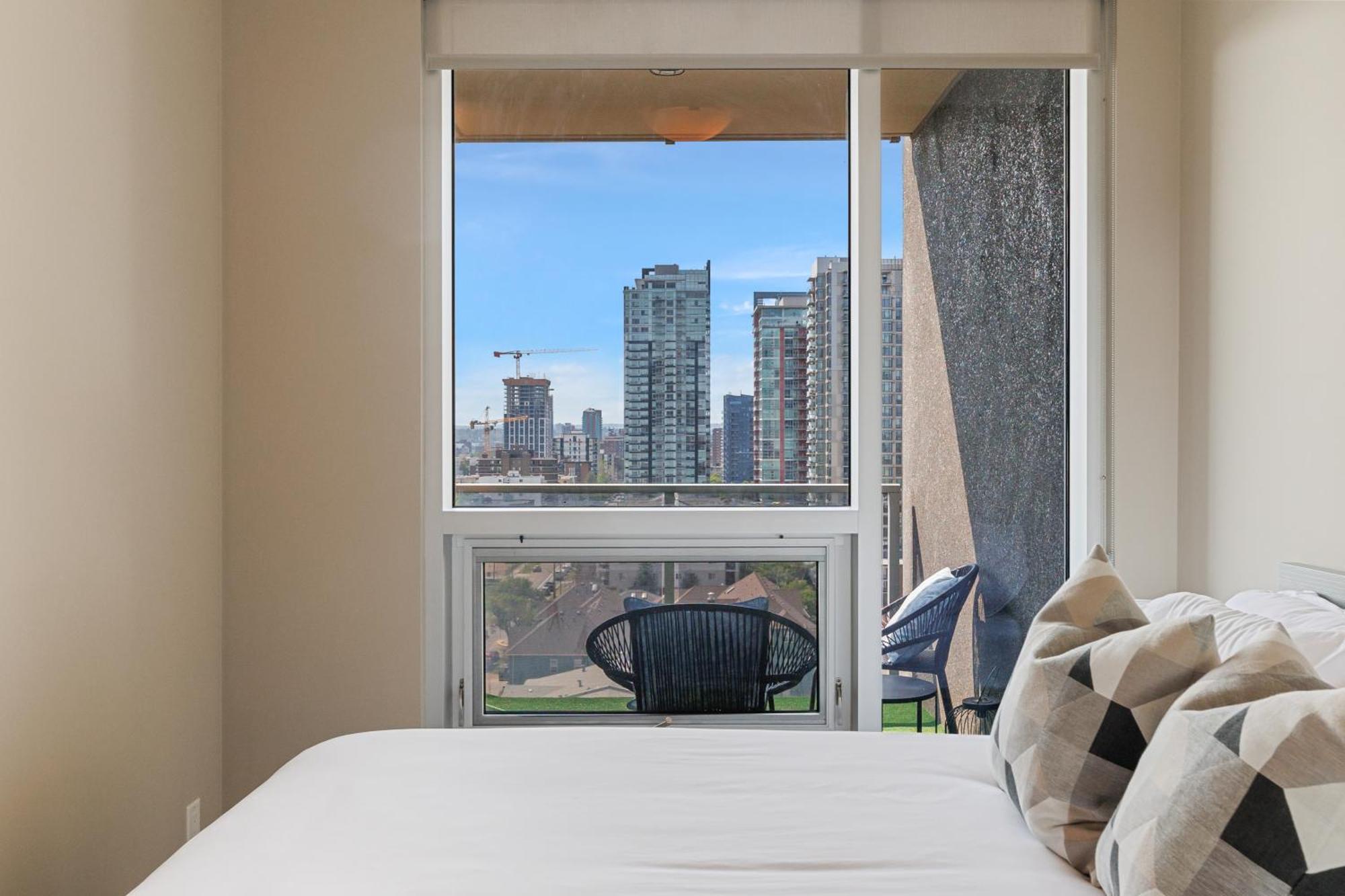 Heart Of Downtown Calgary Spacious Luxury Condo With Stunning Views And Premium Amenities Exterior foto