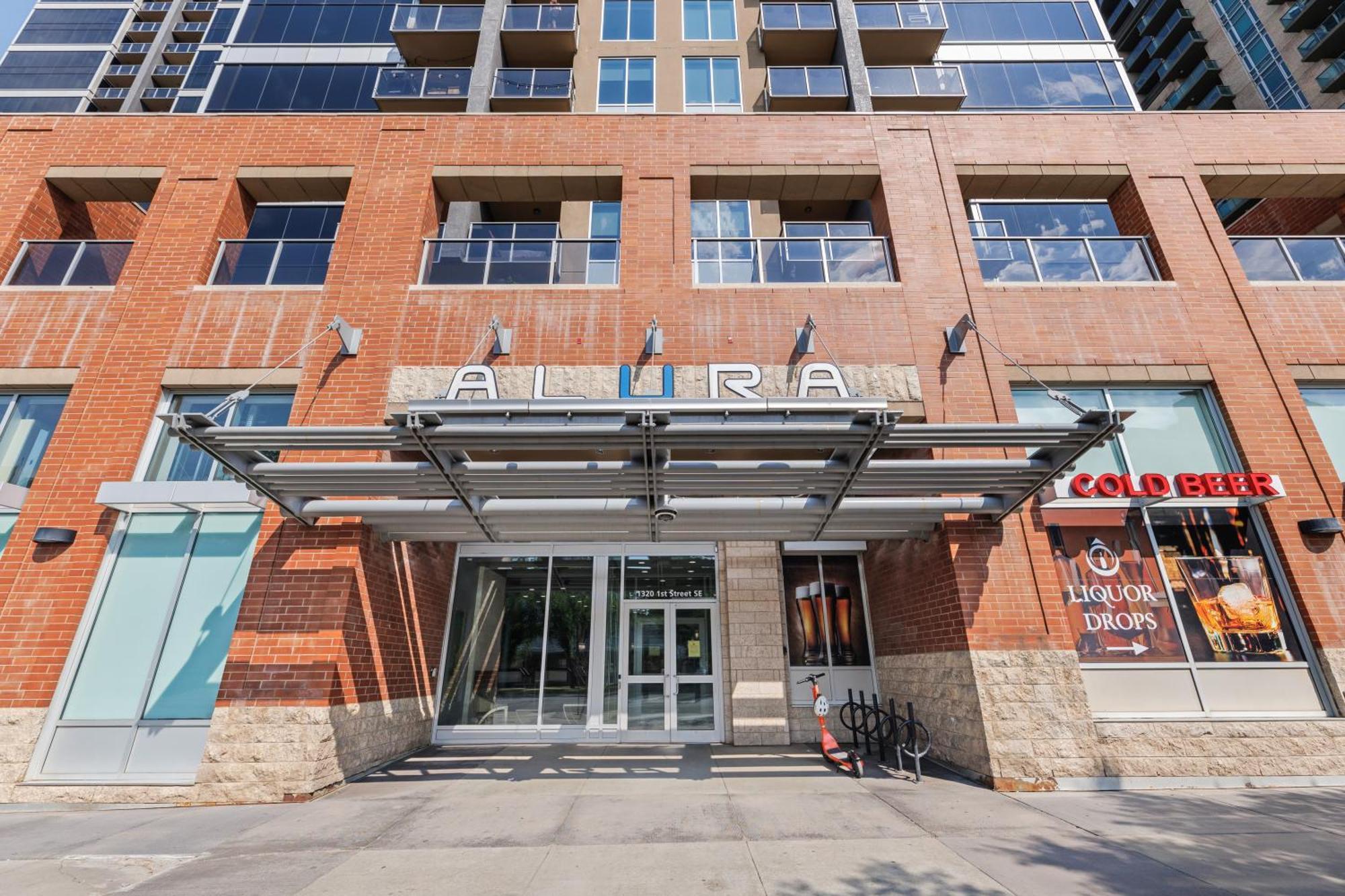 Heart Of Downtown Calgary Spacious Luxury Condo With Stunning Views And Premium Amenities Exterior foto