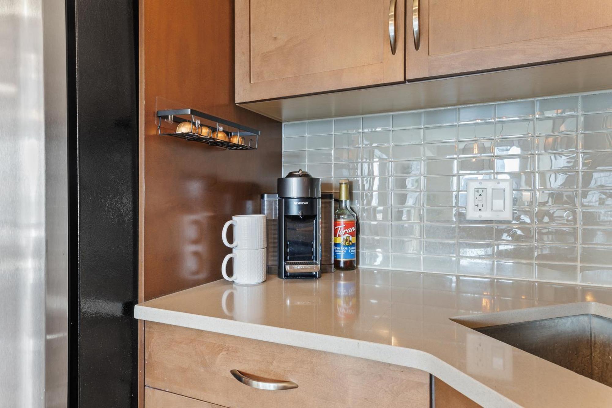 Heart Of Downtown Calgary Spacious Luxury Condo With Stunning Views And Premium Amenities Exterior foto